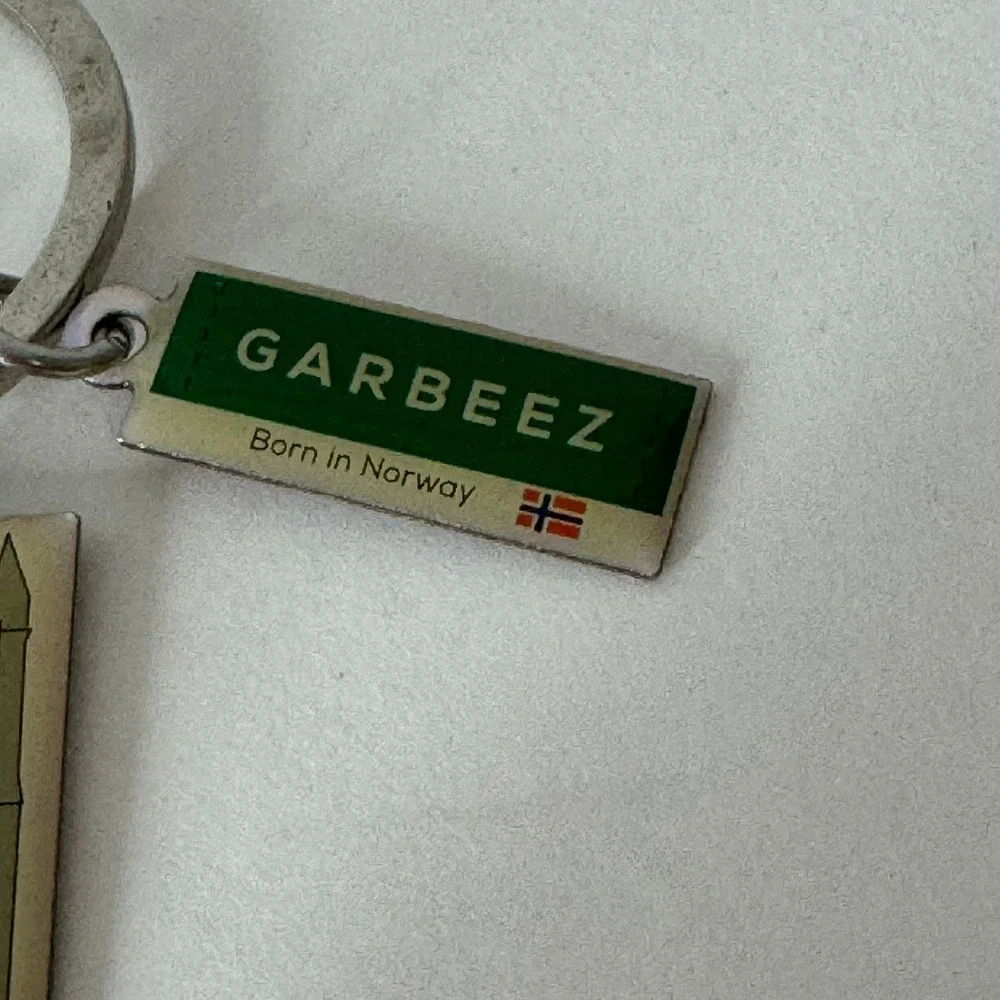 Garbeez Born in‎ Norway Souvenir Keychain Bergen Cathedral Landmark Building